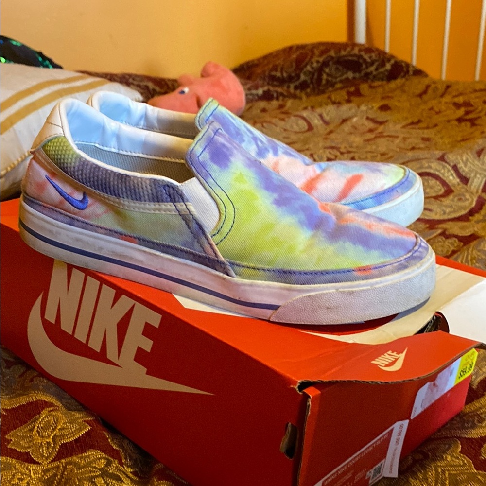 Nike Tie-Dye Slip-On Sneakers